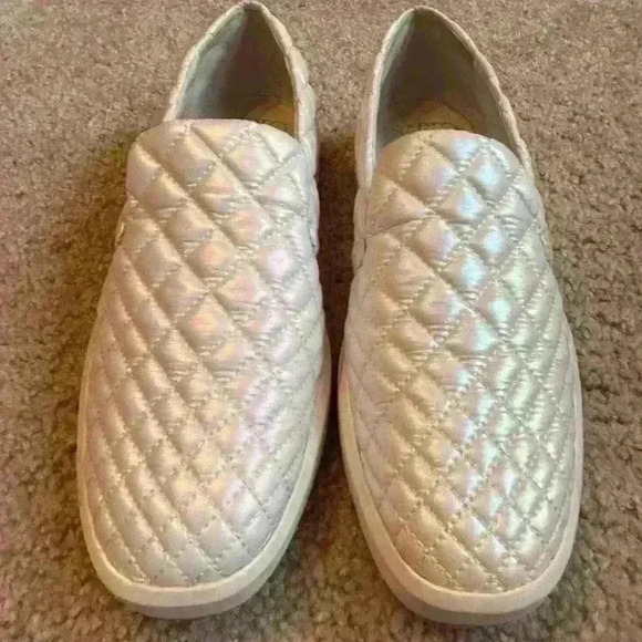 Franco Sarto iridescent white quilted slip on sneaker size 8.5M women’s like new - Picture 1 of 6